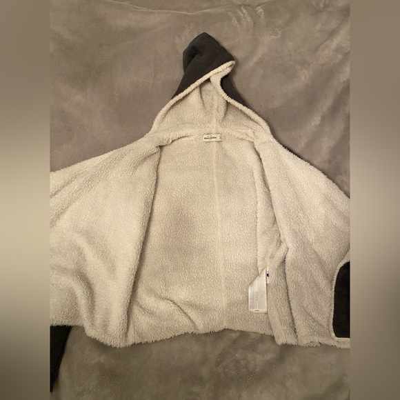 Abercrombie cardigan - Picture 3 of 4